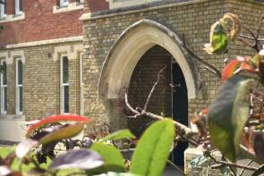 6, 115 The Convent, Farnborough Road, Farnborough GU14 7JG