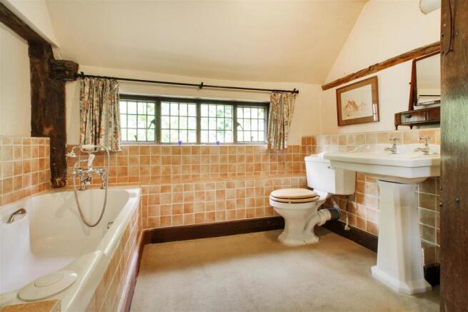 Bathroom.jpg
