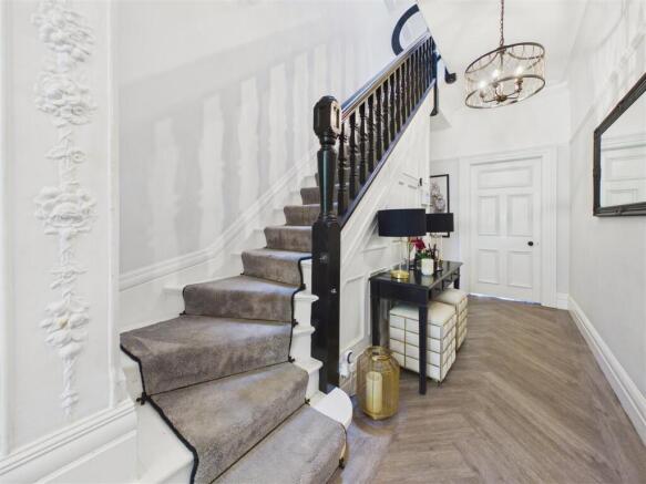 5 bed Semi-Detached for sale Image 6