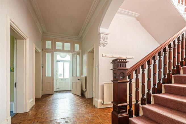 6 bed Detached for sale Image 6