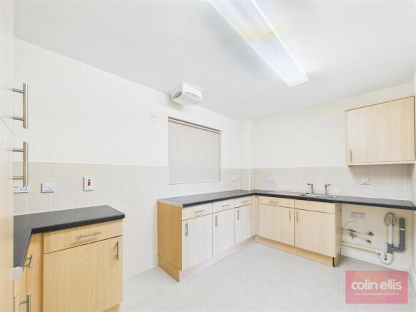 2 bed Ground Flat for sale Image 4