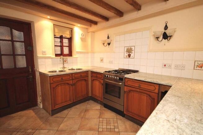 FITTED KITCHEN