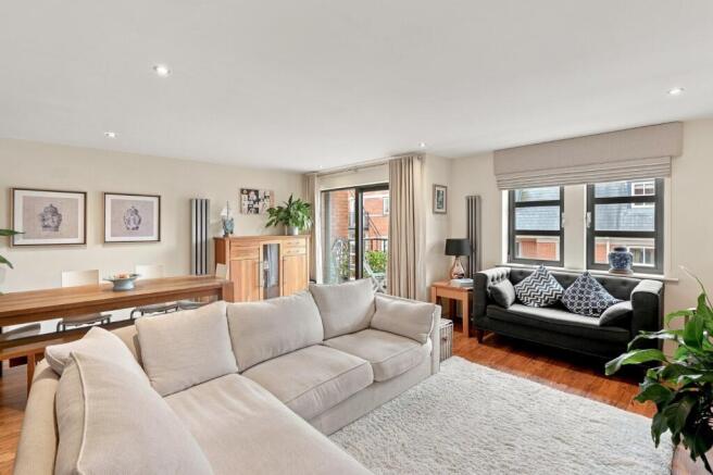 4 bed Flat to rent Image 6