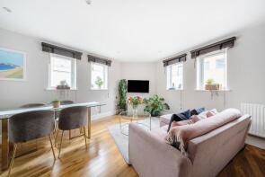 10, Strath Terrace, London SW11 1RF