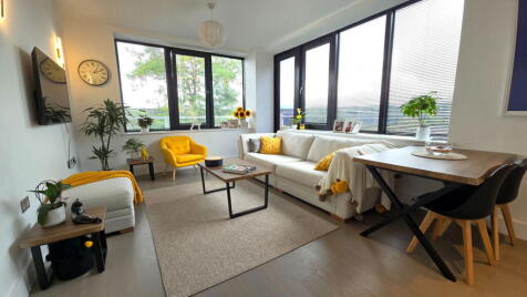 Weir House, Overbridge Square, Newbury, RG14 5BP