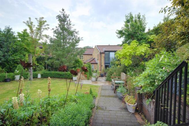 4 bed Detached for sale Image 4