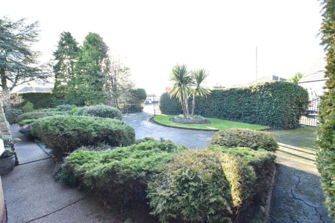 FRONT GARDEN
