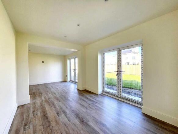 4 bed House for sale Image 7