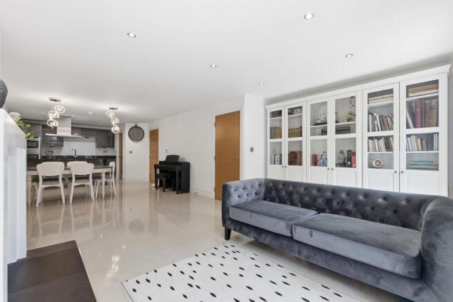 4 bed Terraced for sale Image 8