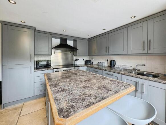 3 bed House for sale Image 9