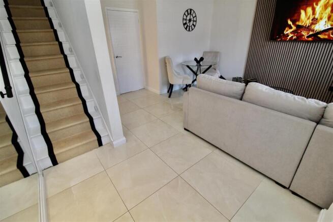 Open Plan Entrance Hallway/Lounge