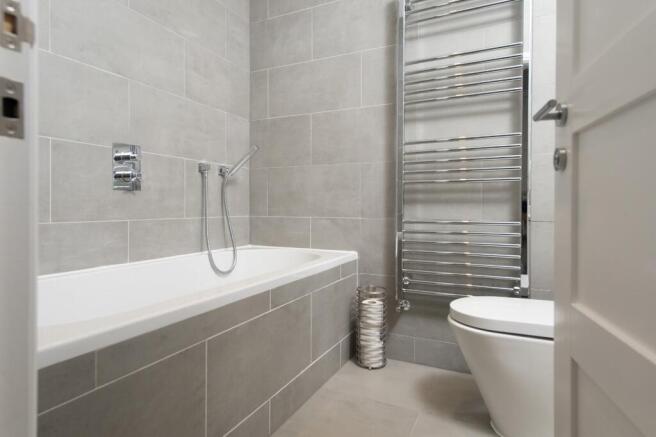 6 bed Detached for sale Image 10