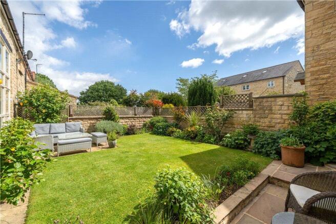 4 bed House for sale Image 7