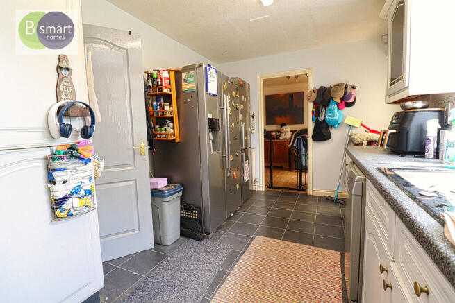 4 bed Detached for sale Image 6