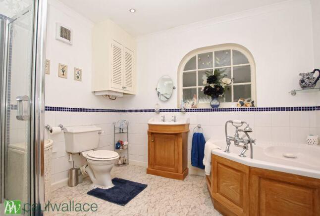 Spacious Bathroom