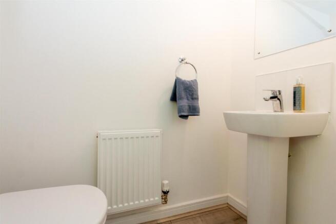 2 bed Semi-Detached to rent Image 11