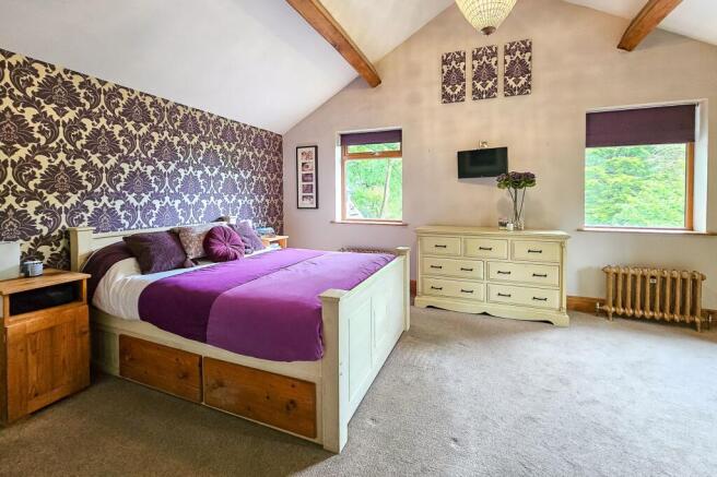 4 bed House for sale Image 9