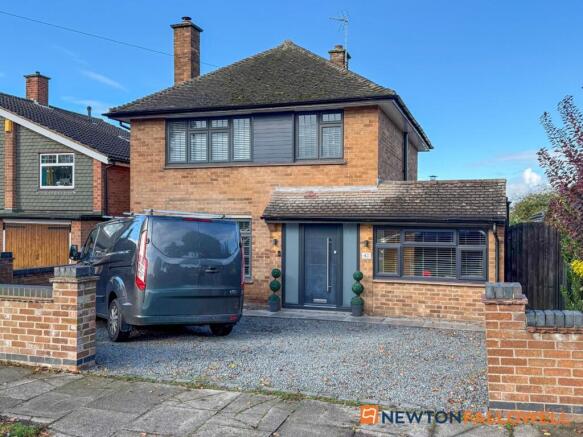 3-bed detached on Hawton Road, Newark, NG24, £375,000