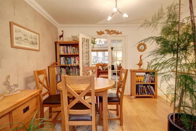 010 dining area.jpg