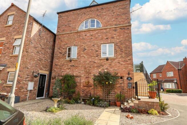 2 bed Semi-Detached for sale Image 9
