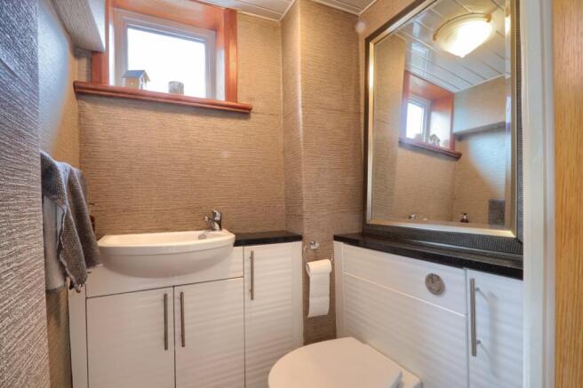 5 bed Detached for sale Image 12