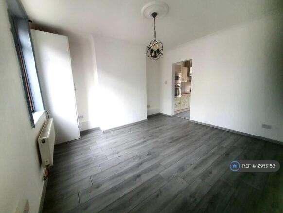3 bed Terraced to rent Image 9