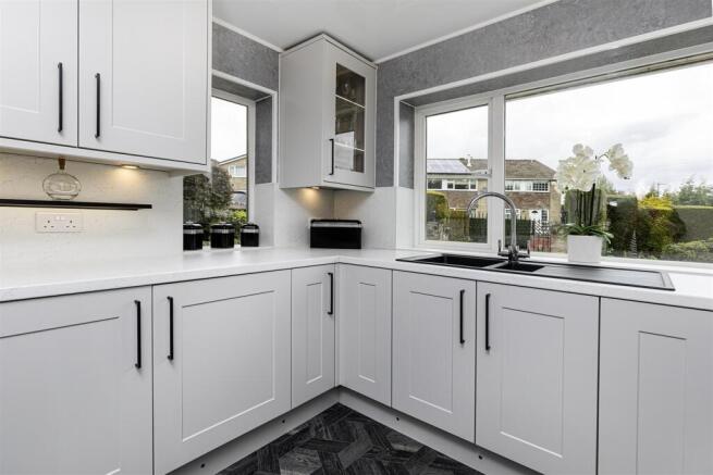 4 bed Detached Bungalow for sale Image 10