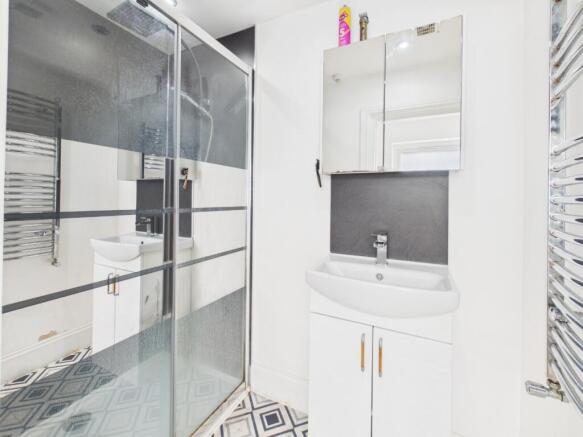 3 bed Flat for sale Image 10