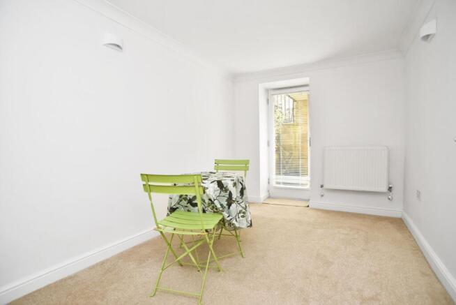 2 bed Flat for sale Image 7