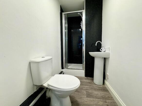 1 bed Ground Flat to rent Image 4