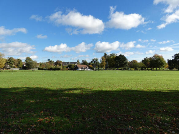 2 bed Apartment to rent Image 10
