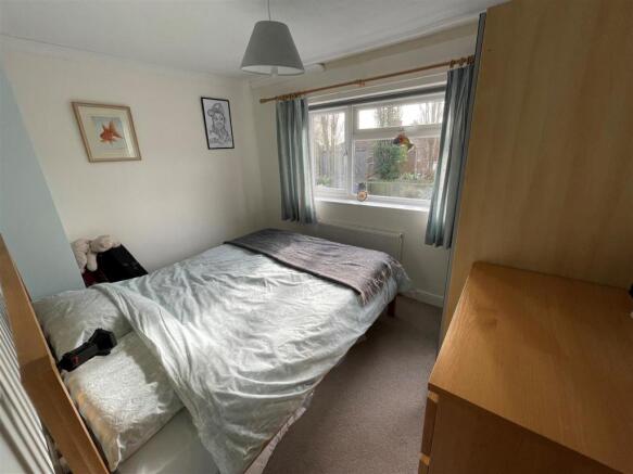 bed2.jpg