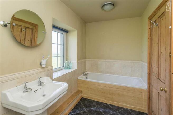 Principal Bath/Showe