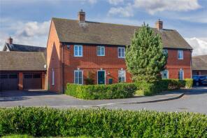 31, Woodpecker Close, Great Barford MK44 3BG