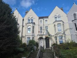 First Floor Flat, 27, Connaught Avenue, Plymouth PL4 7BT