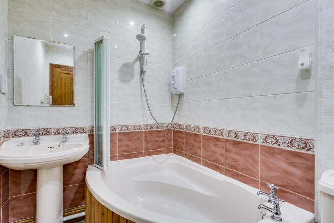 Family Bathroom 