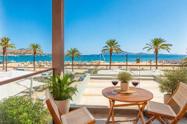 First line apartment for sale in Puerto Pollensa