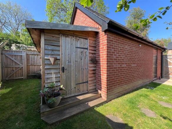 Garage 1.jpg
