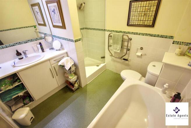 3 bed Flat for sale Image 12