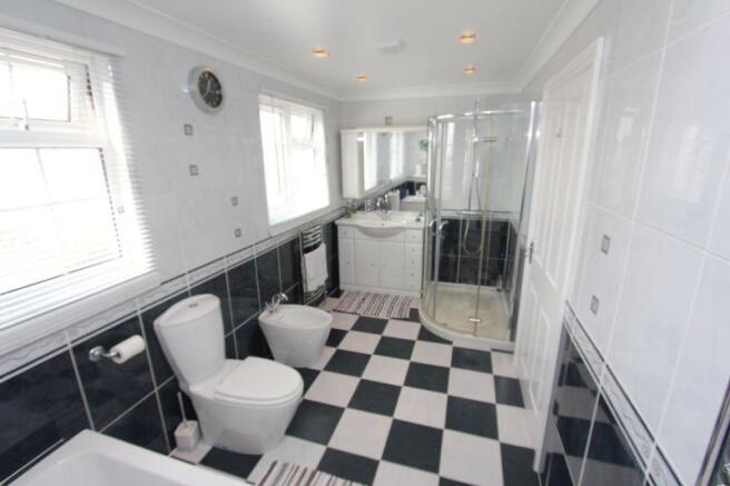 Family Bathroo...