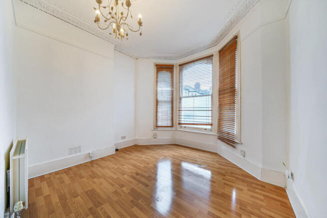 1416826-4-69a18f2...