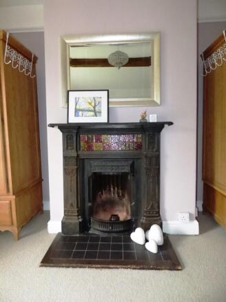 Bed 1 Feature Firepl