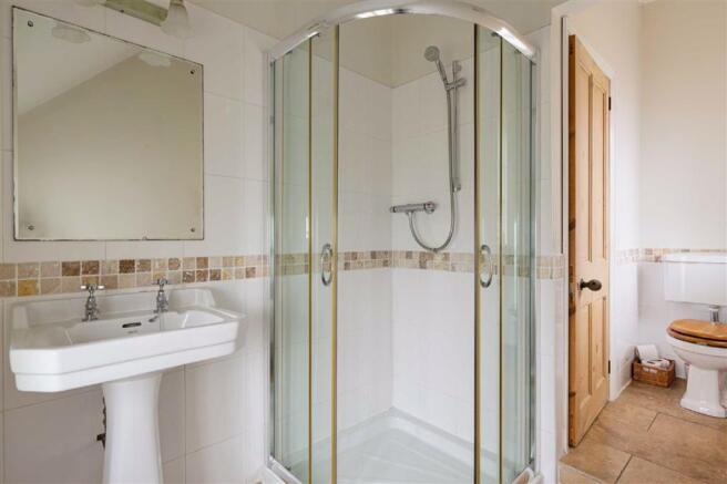 EN-SUITE SHOWER ROOM
