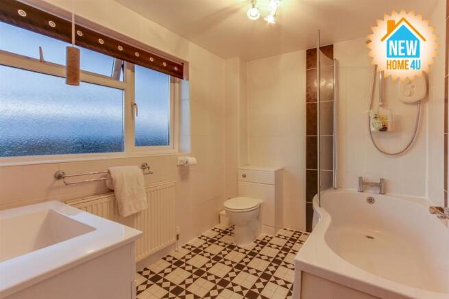 FAMILY BATHROOM: