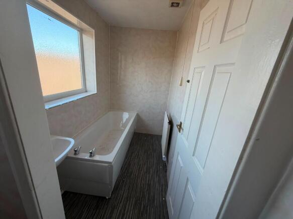 2 bed Flat to rent Image 4