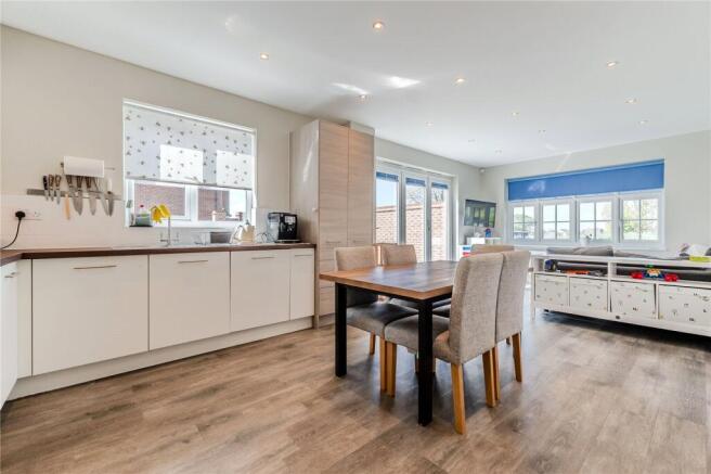 4 bed Detached for sale Image 12
