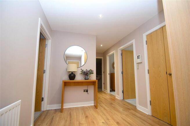 3 bed Apartment for sale Image 12