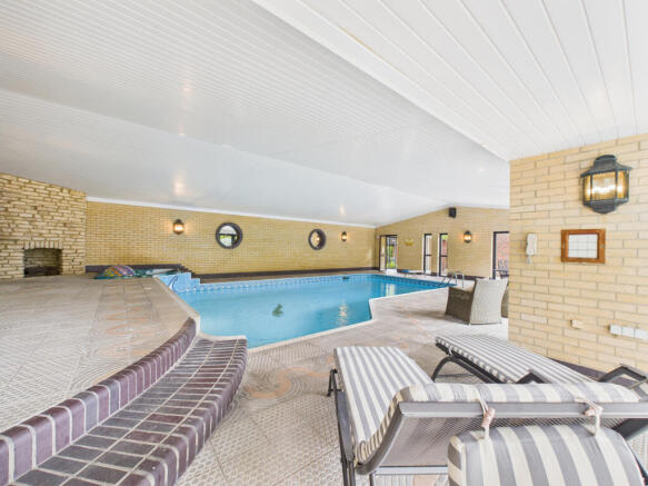 Pool and Jacuzzi Complex