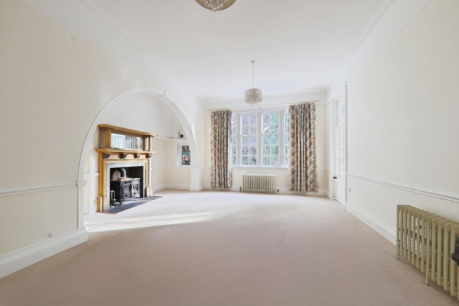 9 bed Detached for sale Image 9