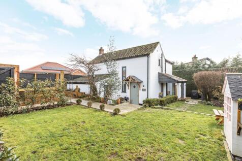 Inviting Detached Cottage in Great Plumstead